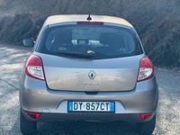 Usata Renault Clio II Luxe 74 CV (54 kW) 2009 Oro Berlina
