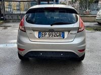 Usata Ford Fiesta Titanium 75 CV (55 kW) 2013 Grigio Utilitaria