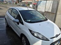 Usata Ford Fiesta 70 CV (51 kW) 2011 Bianco Utilitaria