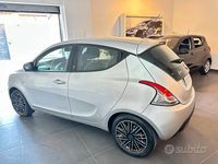 Usata Lancia Ypsilon Gold 69 CV (50 kW) 2012 Argento Utilitaria