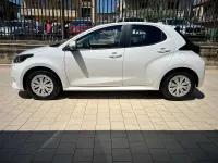 Usata Toyota Yaris Hybrid Active 92 CV (67 kW) 2025 Bianco Berlina