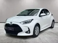 Usata Toyota Yaris Hybrid Active 92 CV (67 kW) 2022 Bianco Berlina
