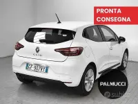 Używany Renault Clio V Business 72 KM (52 kW) 2021 Biały Sedan/Limuzyna