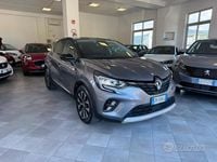 Usata Renault Captur Techno 101 CV (74 kW) 2023 Grigio SUV