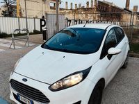 Usata Ford Fiesta 80 CV (58 kW) 2015 Bianco Berlina