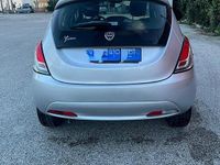 Usata Lancia Ypsilon 69 CV (50 kW) 2016 Grigio Utilitaria