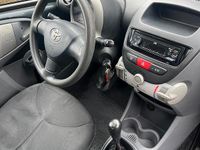 Usata Toyota Aygo 68 CV (50 kW) 2005 Grigio Utilitaria