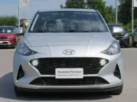 Usata Hyundai i10 67 CV (49 kW) 2023 Shimmering silver Utilitaria