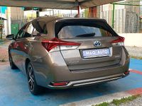 Begagnad Toyota Auris Hybrid 99 HK (72 kW) 2017 Grå Kombi