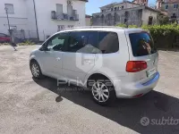 Begagnad VW Touran Comfortline 150 HK (110 kW) 2015 Grå Minibuss