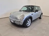 Usata Mini Cooper 116 CV (85 kW) 2002 Grigio Utilitaria