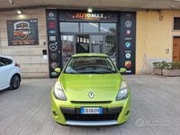 Usata Renault Clio II 75 CV (55 kW) 2010 Verde Berlina