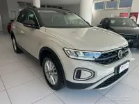 Usata VW T-Roc Life 110 CV (80 kW) 2022 Giallo SUV