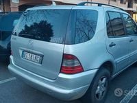 Usata Mercedes ML270 163 CV (119 kW) 2001 Grigio SUV