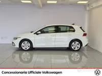 Usata VW Golf VIII Life 131 CV (96 kW) 2022 Bianco Berlina