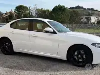Usata Alfa Romeo Giulia 150 CV (110 kW) 2018 Bianco Berlina