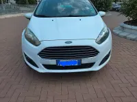 Usata Ford Fiesta 97 CV (71 kW) 2014 Bianco Utilitaria