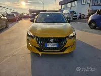 Usata Peugeot 208 Active 75 CV (55 kW) 2023 Giallo faro (metallizzato) Utilitaria