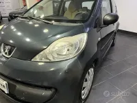 Usata Peugeot 107 68 CV (50 kW) 2007 Grigio Utilitaria