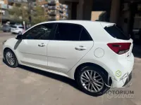 Usado Kia Rio 90 HP (66 kW) 2017 Branco Sedan