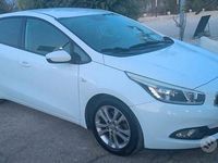 Begagnad Kia Ceed 2012 Vit Halvkombi