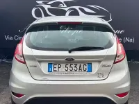 Usado Ford Fiesta Titanium 75 CV (55 kW) 2015 Gris Utilitario