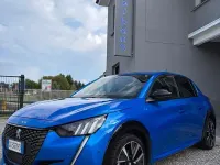 Usata Peugeot 208 GT 102 CV (75 kW) 2022 Bluazzurro Utilitaria