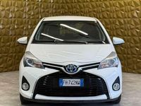 Usata Toyota Yaris Hybrid Cool 73 CV (53 kW) 2017 Bianco Berlina