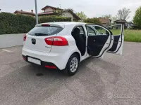 Usata Kia Rio 75 CV (55 kW) 2012 Bianco Utilitaria
