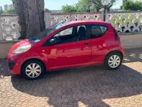 Usata Peugeot 107 Access 68 CV (50 kW) 2013 Rosso Utilitaria
