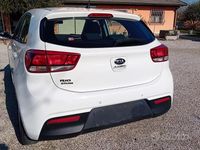 Usata Kia Rio 84 CV (61 kW) 2017 Bianco Berlina