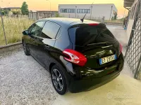 Usata Peugeot 208 Allure 82 CV (60 kW) 2015 Nero Utilitaria