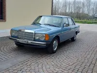 Usata Mercedes 200 109 CV (80 kW) 1981 Blu Berlina