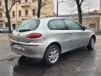 Usata Alfa Romeo 147 105 CV (77 kW) 2002 Grigio Utilitaria