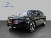 Usata VW Touareg Elegance 231 CV (169 kW) 2023 Grenadill black metallizzato SUV