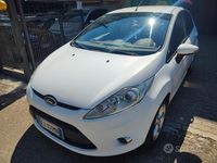 Usata Ford Fiesta 68 CV (50 kW) 2010 Bianco Utilitaria