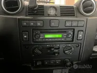 Usata Land Rover Defender SE 122 CV (89 kW) 2009 Nero Station wagon