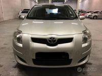 usata Toyota Auris 1.4D-4DM-MT-cambio automatico/palette