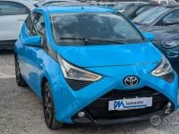 Usata Toyota Aygo 72 CV (52 kW) 2019 Celeste Utilitaria