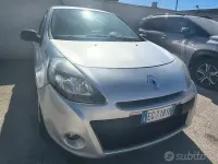 Usado Renault Clio II 75 CV (55 kW) 2011 Gris Berlina