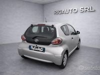 Usata Toyota Aygo Sol 68 CV (50 kW) 2010 Grigio Utilitaria