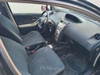 Begagnad Toyota Yaris 90 HK (66 kW) 2008 Svart Sedan