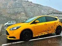 Usata Ford Focus ST 250 CV (183 kW) 2014 Giallo Berlina
