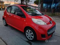 Usata Peugeot 107 68 CV (50 kW) 2011 Rosso Utilitaria