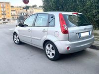 Usata Ford Fiesta 68 CV (50 kW) 2005 Grigio Berlina