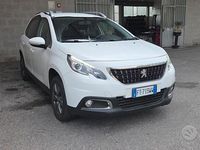 Usata Peugeot 2008 Allure 81 CV (59 kW) 2019 Bianco SUV