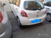 Usata Toyota Yaris 69 CV (50 kW) 2011 Bianco Berlina