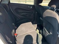 Usata Ford Fiesta 92 CV (67 kW) 2013 Bianco Utilitaria