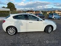 Usata Alfa Romeo Giulietta Distinctive 105 CV (77 kW) 2011 Bianco Berlina
