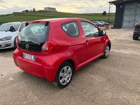 Usata Toyota Aygo Sol 67 CV (49 kW) 2008 Rosso Utilitaria